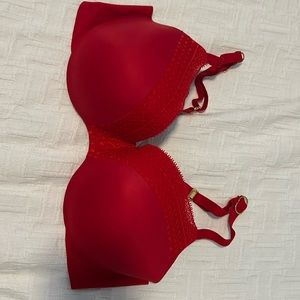 Victoria’s Secret incredible red bra